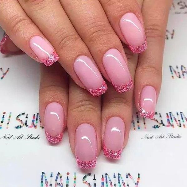 Pink glitter french tip nails pomysły