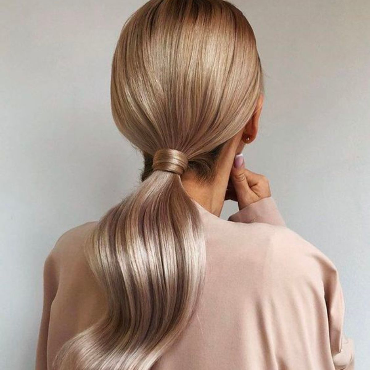 Niski kucyk na wesele